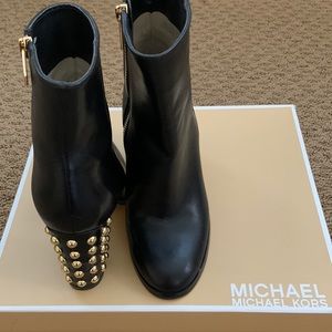 👢Michael Kors Studded Heels Booties